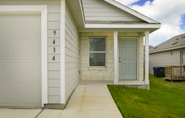 9433 Somerset Wy in San Antonio, TX - Building Photo - Building Photo