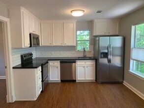 228 W 27th St, Unit B in Houston, TX - Foto de edificio - Building Photo