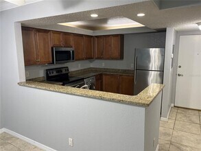 2760 Coconut Bay Ln in Sarasota, FL - Building Photo - Building Photo