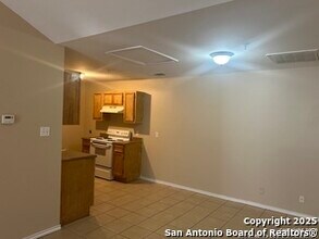 7639 Windsor Oaks in San Antonio, TX - Building Photo - Building Photo