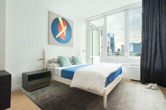 180 John St in New York, NY - Foto de edificio - Building Photo