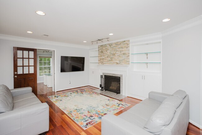 2177 Chain Bridge Rd in Vienna, VA - Building Photo - Building Photo