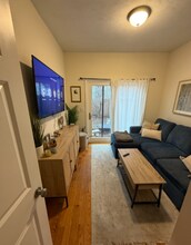 58 Medford St, Unit 1 in Somerville, MA - Building Photo - Building Photo