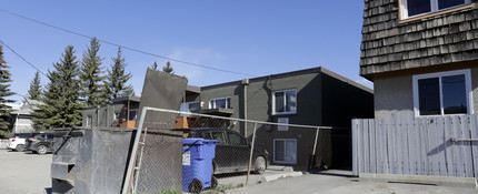 4127 Bow Trl SW in Calgary, AB - Building Photo - Building Photo