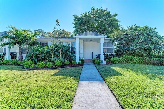 235 Mateo Way NE in St. Petersburg, FL - Building Photo - Building Photo
