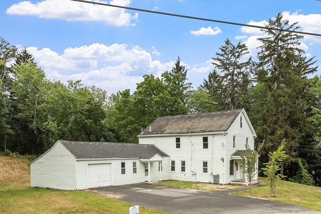 15 Bliss St in Monson, MA - Building Photo