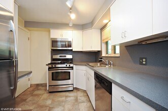 1414 Pfingsten Rd in Glenview, IL - Building Photo - Building Photo