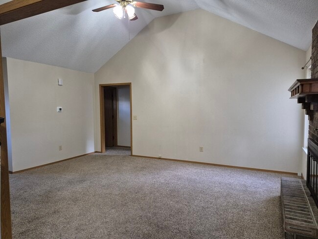 5617 S Pinehurst Ave in Springfield, MO - Building Photo - Building Photo