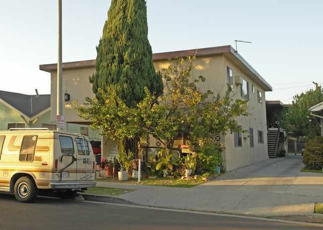 5821 N Virginia Ave in Los Angeles, CA - Building Photo - Building Photo