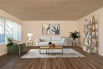 1050 Meadow Lake Dr in Vista, CA - Building Photo - Building Photo