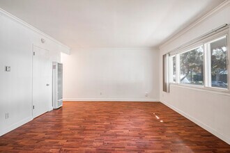 5837.5A 88th St, Unit 5837.5A in Los Angeles, CA - Building Photo - Building Photo