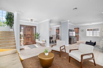 4725 1/2 College View Avenue in Los Angeles, CA - Building Photo - Building Photo