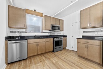 2964 W Jefferson Ave in Trenton, MI - Building Photo - Building Photo