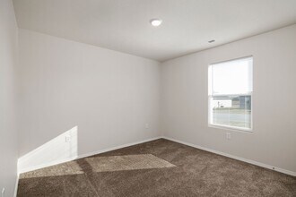 115 Silver Maple Dr in Aurora, MO - Building Photo - Building Photo