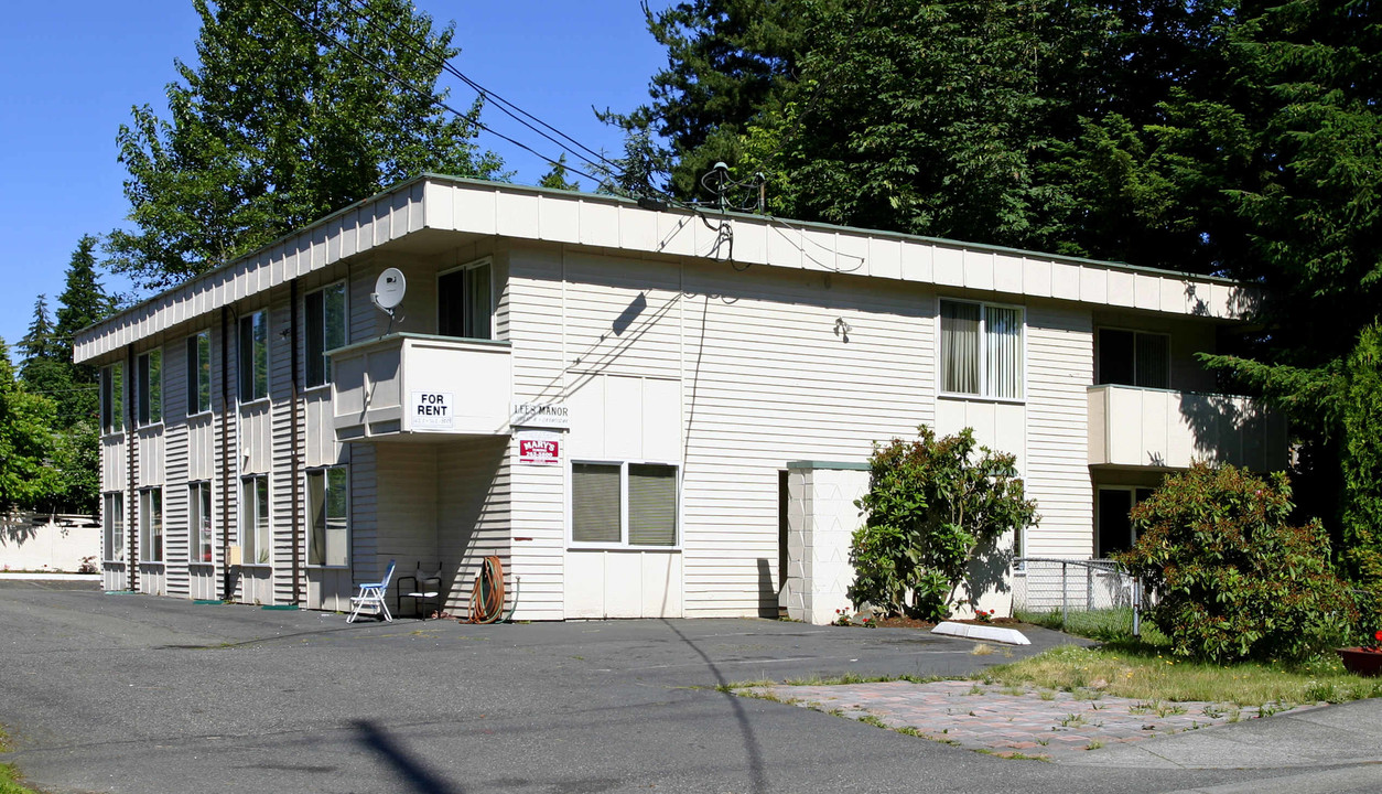 Lee's Manor Apartments in Lynnwood, WA - Building Photo