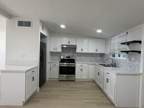 30201 San Diego Dr in Cathedral City, CA - Building Photo - Building Photo