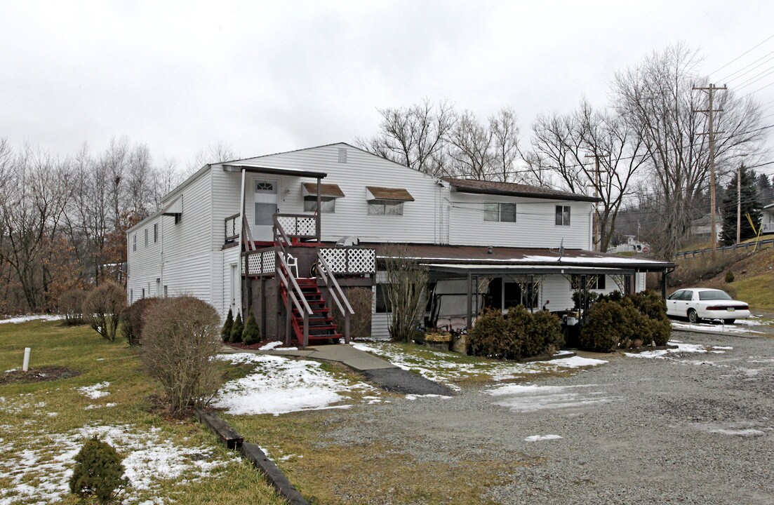 440 Main St in Imperial, PA - Building Photo