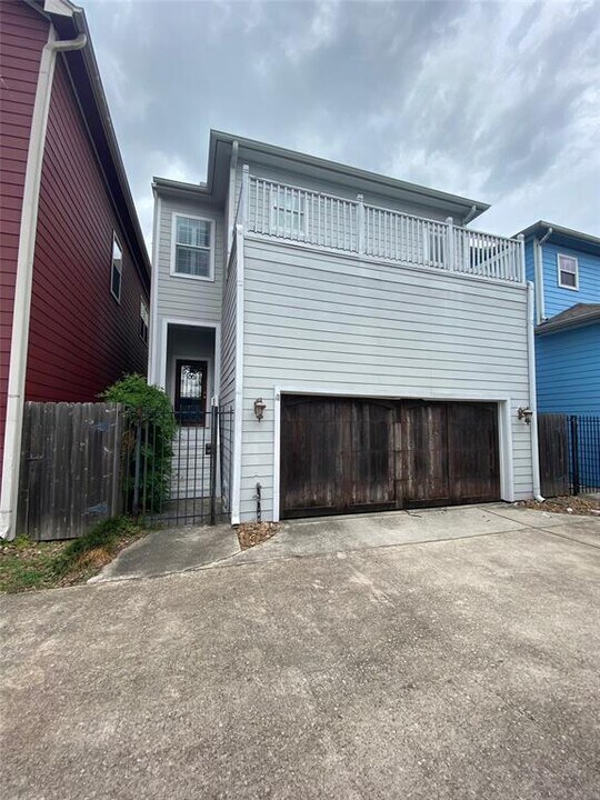 1109 W 15th 1/2 St in Houston, TX - Building Photo