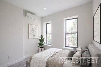 Super Bright 2 BED w LAUNDRY IN-Unit!, Unit 3R in Brooklyn, NY - Building Photo - Building Photo