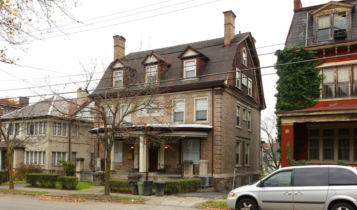 209 S Braddock Ave in Pittsburgh, PA - Building Photo