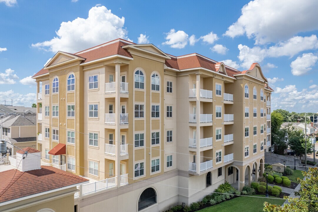 Serento Condominium in Houston, TX - Building Photo