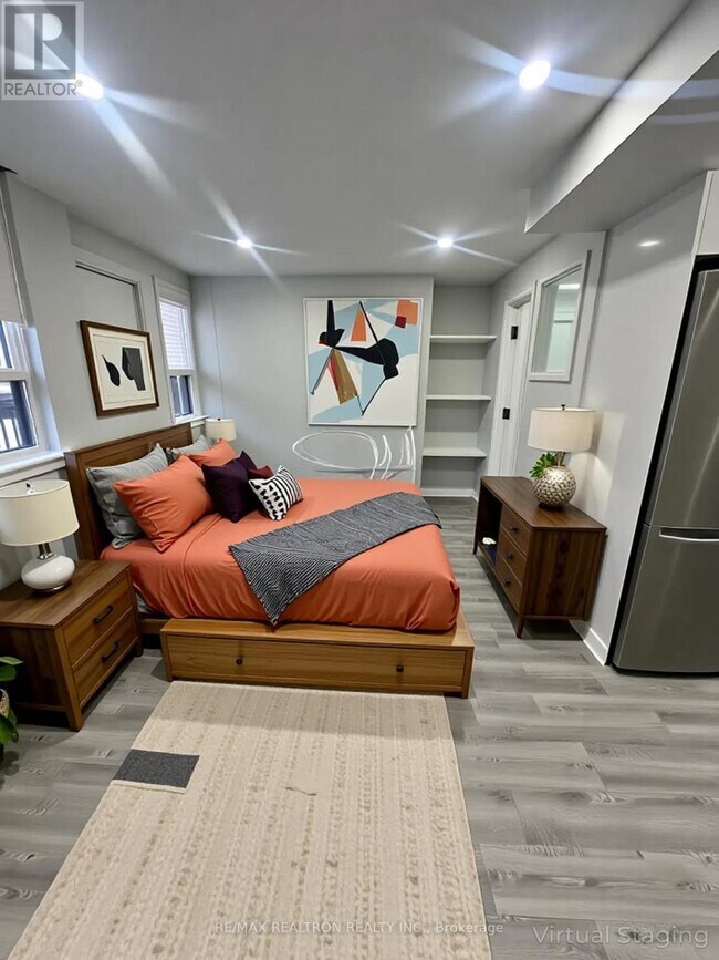 15 Walmer Rd in Toronto, ON - Building Photo - Building Photo