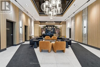 2220 Lake Shore Blvd W in Toronto, ON - Building Photo - Building Photo