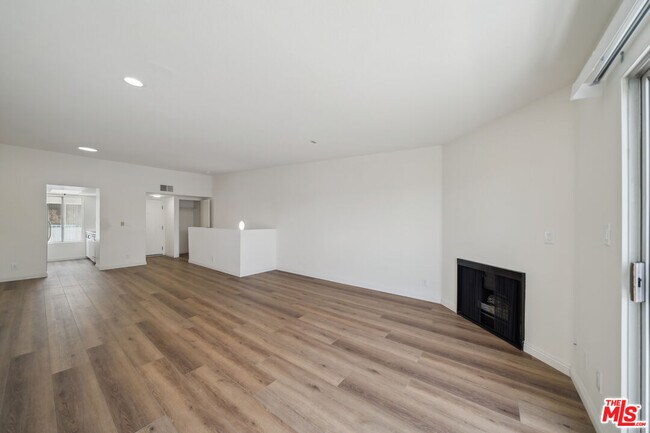 870 Crenshaw Blvd in Los Angeles, CA - Building Photo - Building Photo
