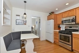 31 1st St, Unit 2 in Melrose, MA - Foto de edificio - Building Photo