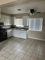 2501 Bishop Dr in Bakersfield, CA - Building Photo