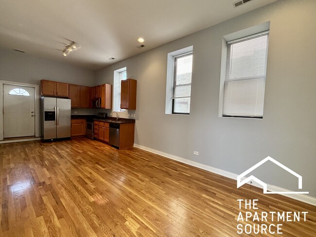 737 N May St in Chicago, IL - Building Photo - Building Photo
