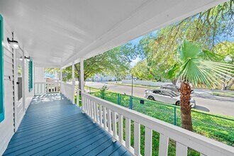 2823 Bernardo De Galvez Ave in Galveston, TX - Building Photo - Building Photo