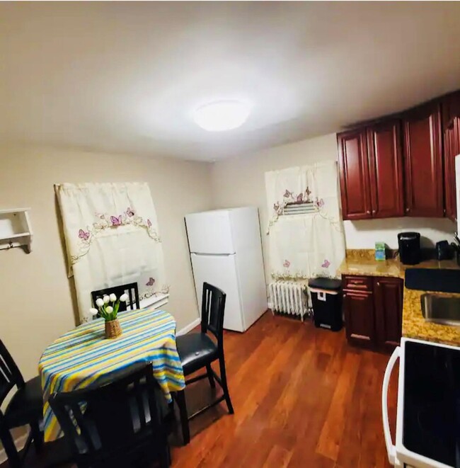 248- 28-241-87 87th Dr in Queens, NY - Building Photo - Building Photo
