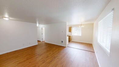 618 NE 93rd Ave in Portland, OR - Building Photo - Building Photo