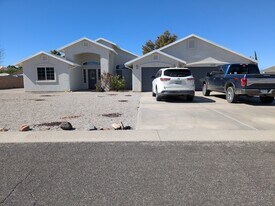 2695 Broken Arrow St in Kingman, AZ - Building Photo