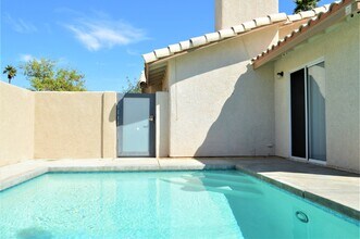 51555 Eisenhower Dr in La Quinta, CA - Building Photo - Building Photo