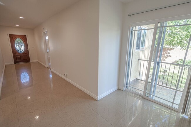 6518 Peach Ave in Los Angeles, CA - Building Photo - Building Photo