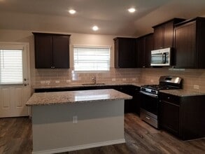 10403 Midsummer Meadow in Converse, TX - Building Photo - Building Photo