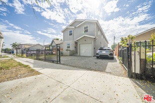 154 E 84th Pl in Los Angeles, CA - Building Photo