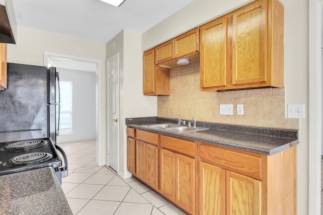 property at 4936 Meadowood Cir