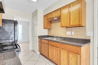 4936 Meadowood Cir in Baytown, TX - Building Photo - Building Photo