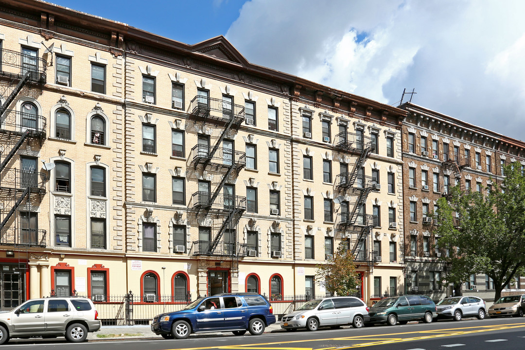 120-128 Sherman Ave in New York, NY - Building Photo