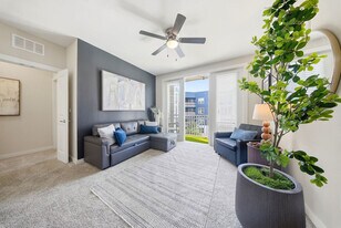 1702 W Cleveland St, Unit SI FL1-ID1521834P in Tampa, FL - Building Photo