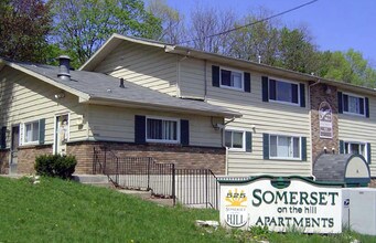 Somerset On The Hill Apartments in Kalamazoo, MI - Foto de edificio - Building Photo