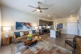 1099 W Riley Rd in Houston, TX - Building Photo - Building Photo