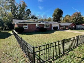 209 Sanders Ave in Springdale, AR - Building Photo - Building Photo