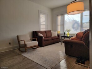 26 E Price St in Linden, NJ - Foto de edificio - Building Photo