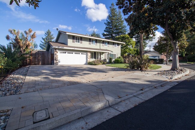 138 Piedmont Ct in Los Gatos, CA - Foto de edificio - Building Photo