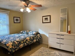 210 Pinehurst Ln in Marietta, GA - Building Photo - Building Photo