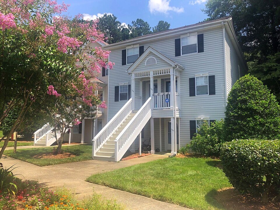 102 Schultz St in Chapel Hill, NC - Building Photo
